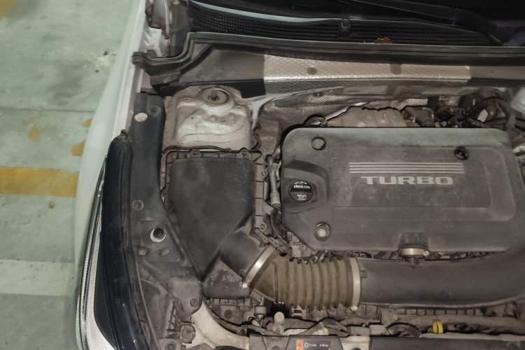 Used Cadillac XT4 2018 28T Two-Wheel-Drive Luxury Model Engine Bay Right