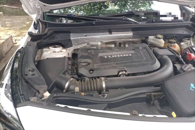 Used Cadillac XT4 2018 28T Two-Wheel-Drive Luxury Model Engine Bay Right