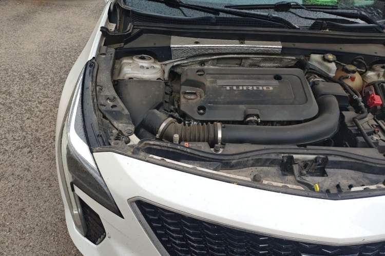 Used Cadillac XT4 2018 28T Two-Wheel Drive Luxury Sport Model Engine Bay Right