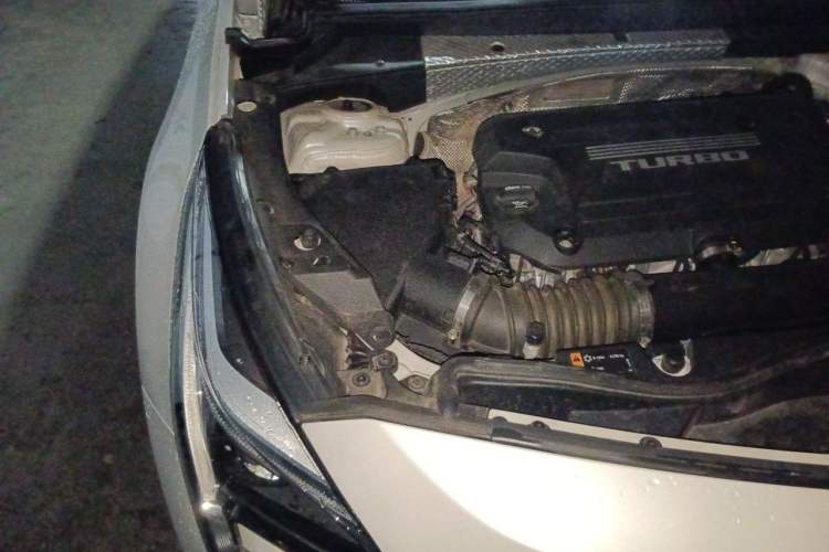 Used Cadillac XT4 2018 28T Two-Wheel Drive Tech Version Engine Bay Right