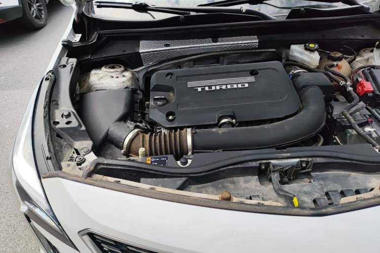 Used Cadillac XT4 2018 28T Two-Wheel Drive Tech Version Engine Bay Right