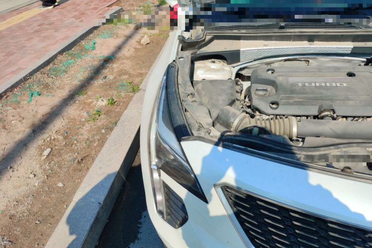 Used Cadillac XT4 2018 28T Two-Wheel Drive Tech Version Engine Bay Right