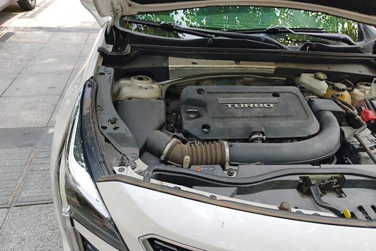 Used Cadillac XT4 2018 28T Two-Wheel Drive Tech Version Engine Bay Right