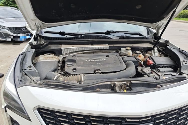 Used Cadillac XT4 2018 28T Two-Wheel Drive Tech Version Engine Bay Right