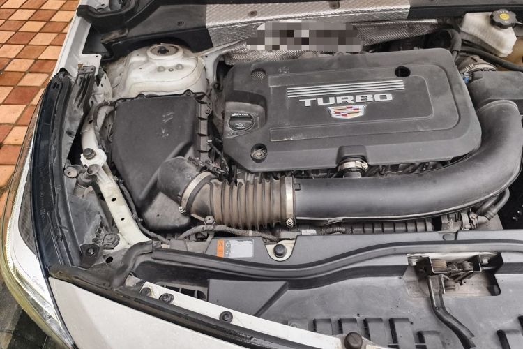 Used Cadillac XT4 2018 28T Two-Wheel-Drive Luxury Model Engine Bay Right