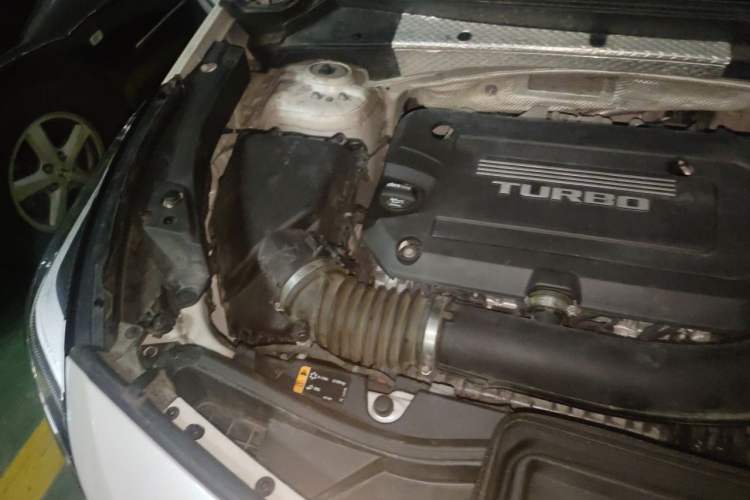 Used Cadillac XT4 2018 28T Two-Wheel Drive Tech Version Engine Bay Right