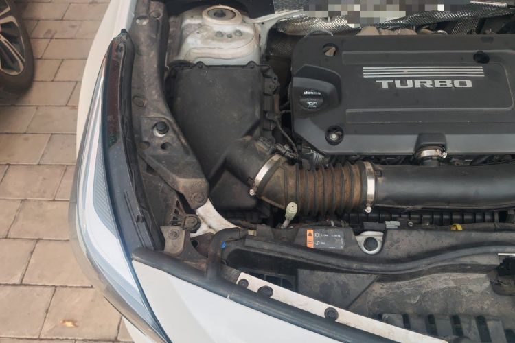 Used Cadillac XT4 2018 28T Two-Wheel-Drive Luxury Model Engine Bay Right