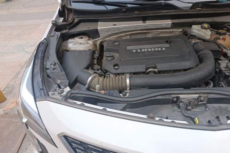 Used Cadillac XT4 2018 28T Two-Wheel Drive Tech Version Engine Bay Right