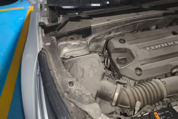 Used Cadillac XT4 2018 28T Two-Wheel-Drive Luxury Model Engine Bay Right