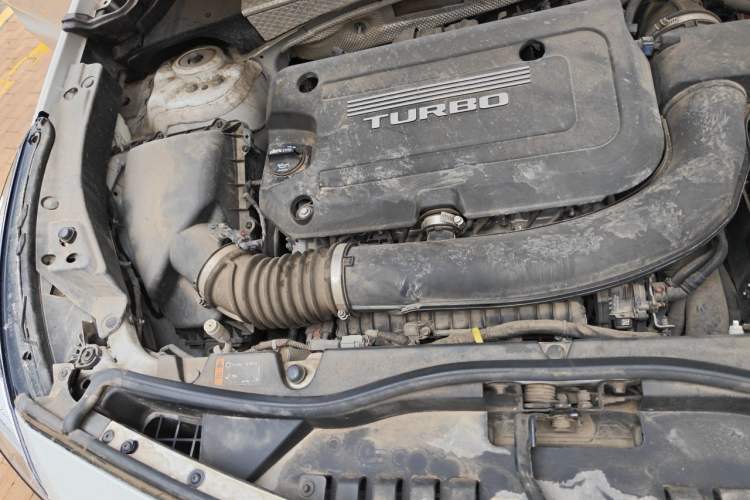 Used Cadillac XT4 2018 28T Two-Wheel-Drive Luxury Model Engine Bay Right