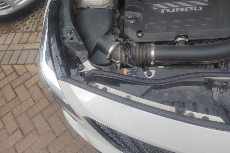 Used Cadillac XT4 2018 28T Two-Wheel Drive Tech Version Engine Bay Right