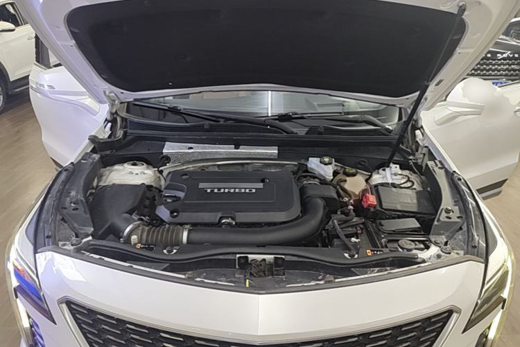 Used Cadillac XT4 2018 28T 4x4 Platinum Edition Engine Bay