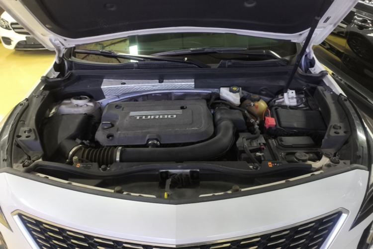 Used Cadillac XT4 2018 28T Two-Wheel-Drive Luxury Model Engine Bay