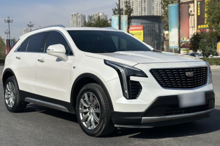 Used Cadillac XT4 2018 28T Two-Wheel-Drive Luxury Model Exterior 2