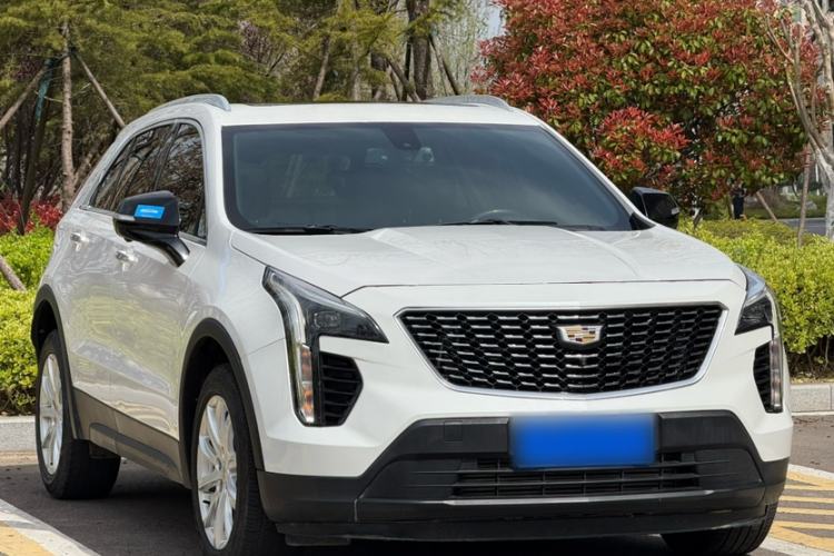 Used Cadillac XT4 2018 28T Two-Wheel Drive Tech Version Exterior 2