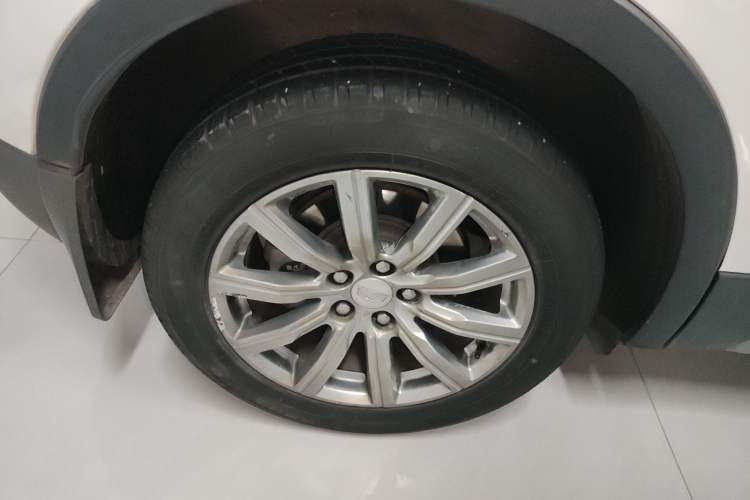Used Cadillac XT4 2018 28T Two-Wheel Drive Leading Version Exterior 2