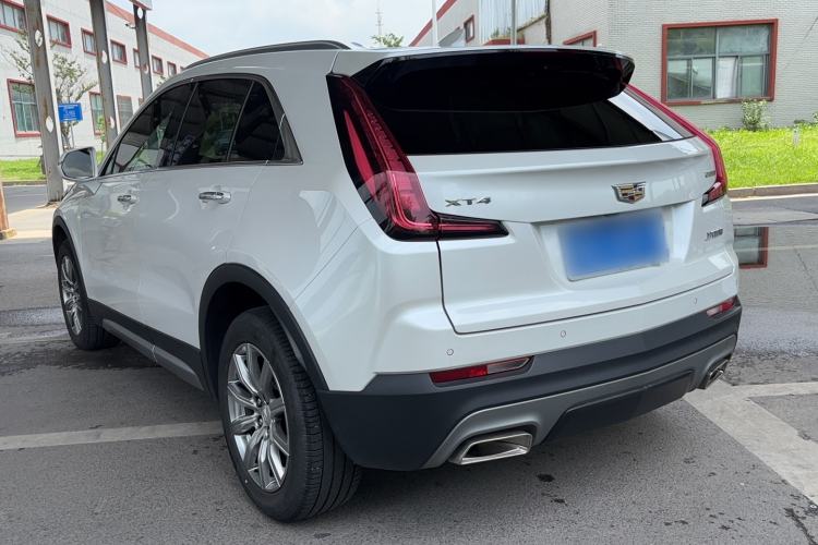 Used Cadillac XT4 2018 28T Two-Wheel-Drive Luxury Model Exterior 2