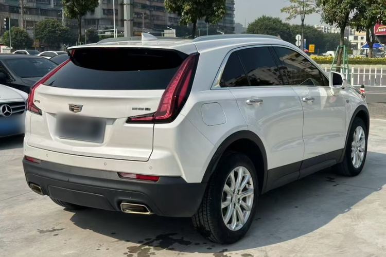 Used Cadillac XT4 2018 28T Two-Wheel Drive Tech Version Exterior 2