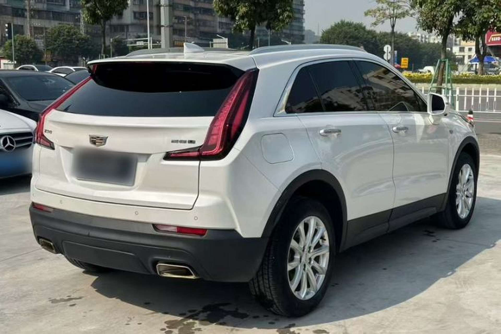 Used Cadillac XT4 2018 28T Two-Wheel Drive Tech Version Exterior 2