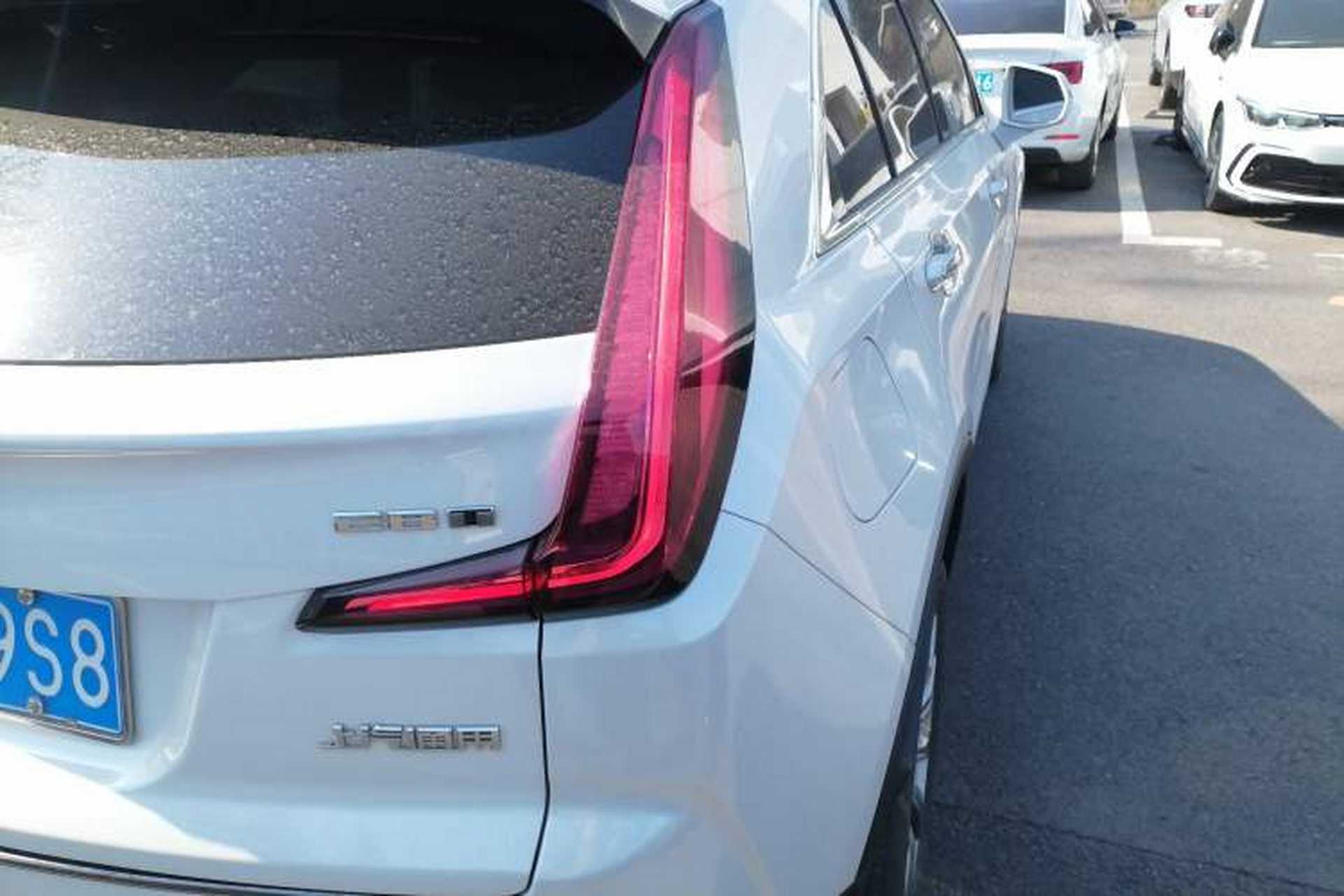 Used Cadillac XT4 2018 28T Two-Wheel Drive Leading Version Exterior 3