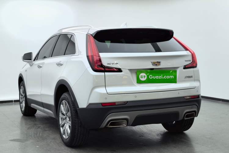 Used Cadillac XT4 2018 28T Two-Wheel-Drive Luxury Model Exterior 3