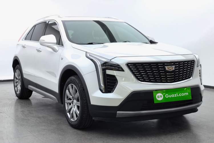 Used Cadillac XT4 2018 28T Two-Wheel-Drive Luxury Model Exterior 4