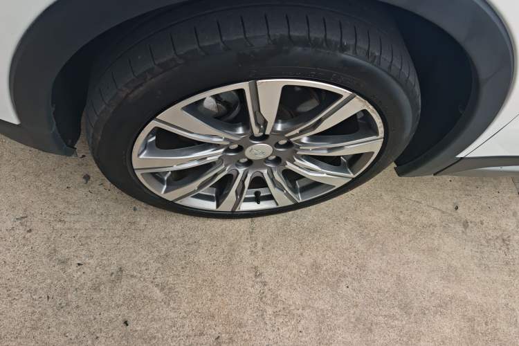 Used Cadillac XT4 2018 28T 4x4 Platinum Edition Exterior 4