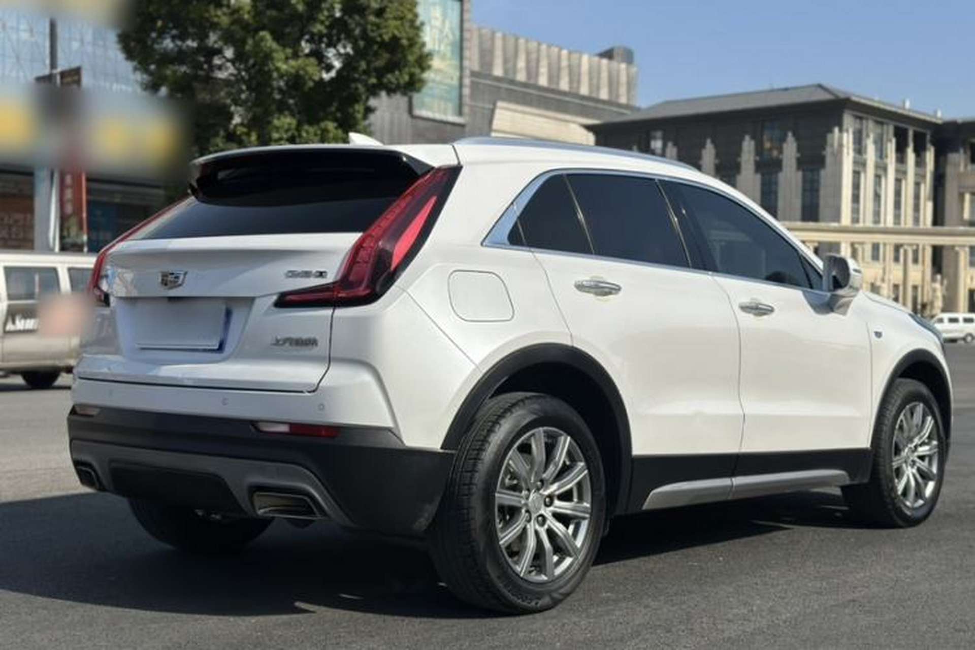 Used Cadillac XT4 2018 28T Two-Wheel-Drive Luxury Model Exterior 5