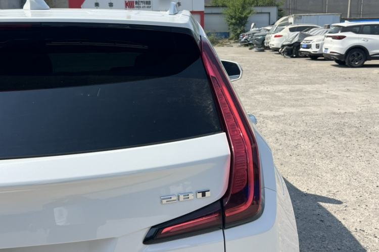 Used Cadillac XT4 2018 28T Two-Wheel Drive Tech Version Exterior 5