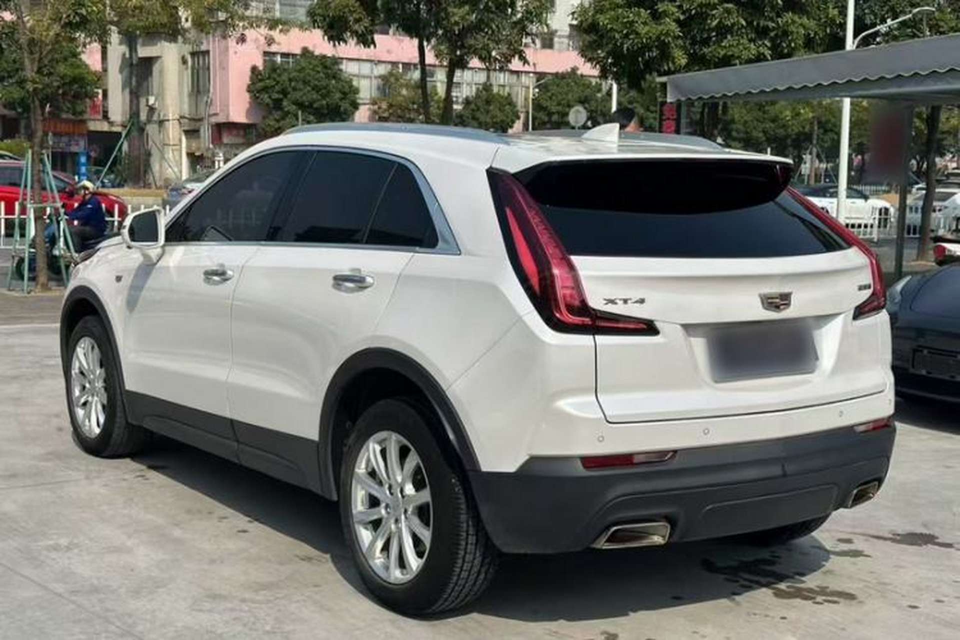 Used Cadillac XT4 2018 28T Two-Wheel Drive Tech Version Exterior 5