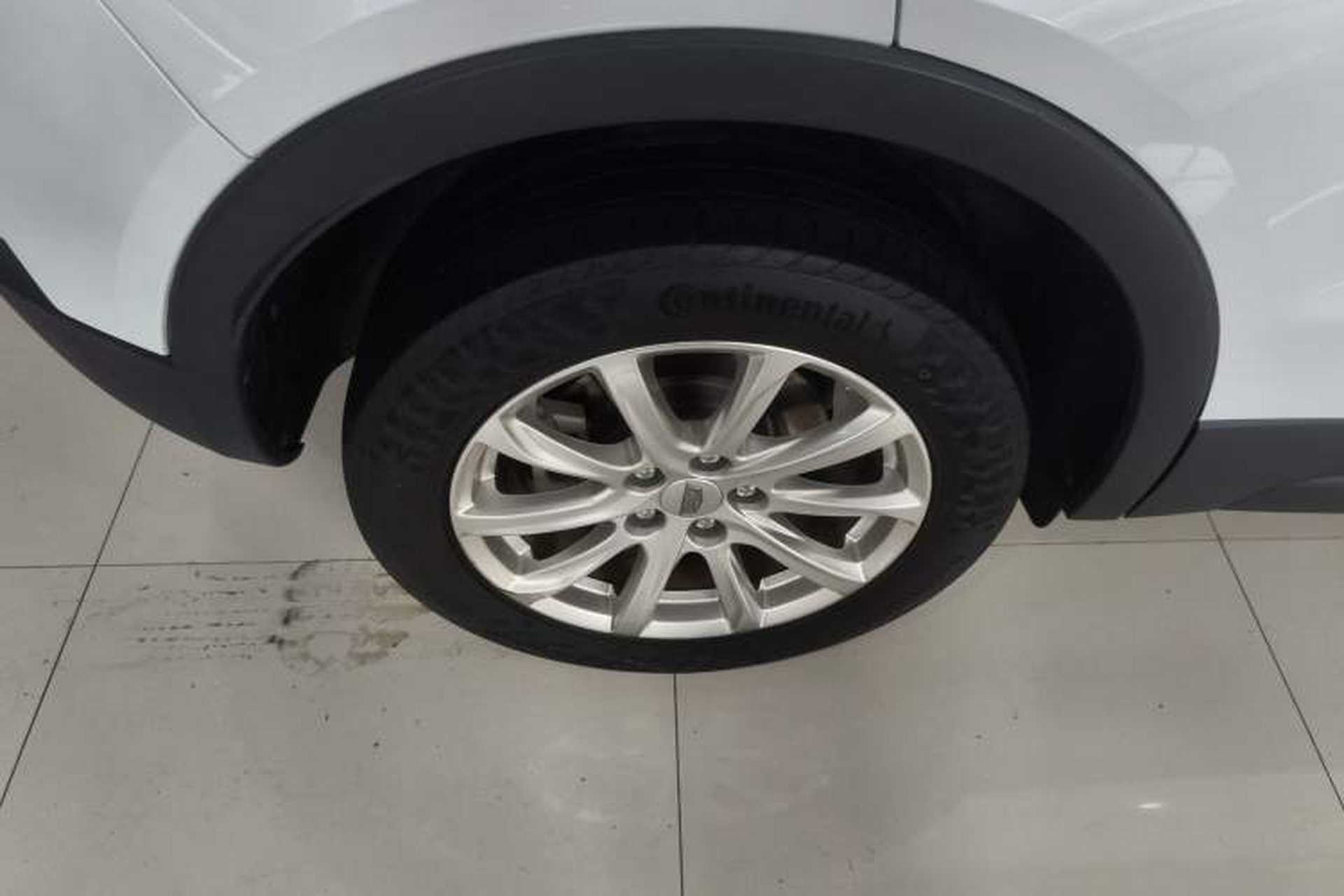 Used Cadillac XT4 2018 28T Two-Wheel Drive Tech Version Exterior 5