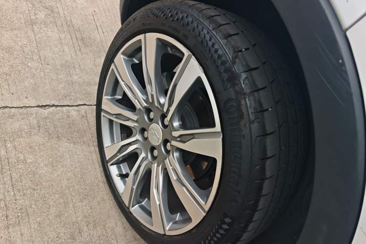 Used Cadillac XT4 2018 28T 4x4 Platinum Edition Exterior 5