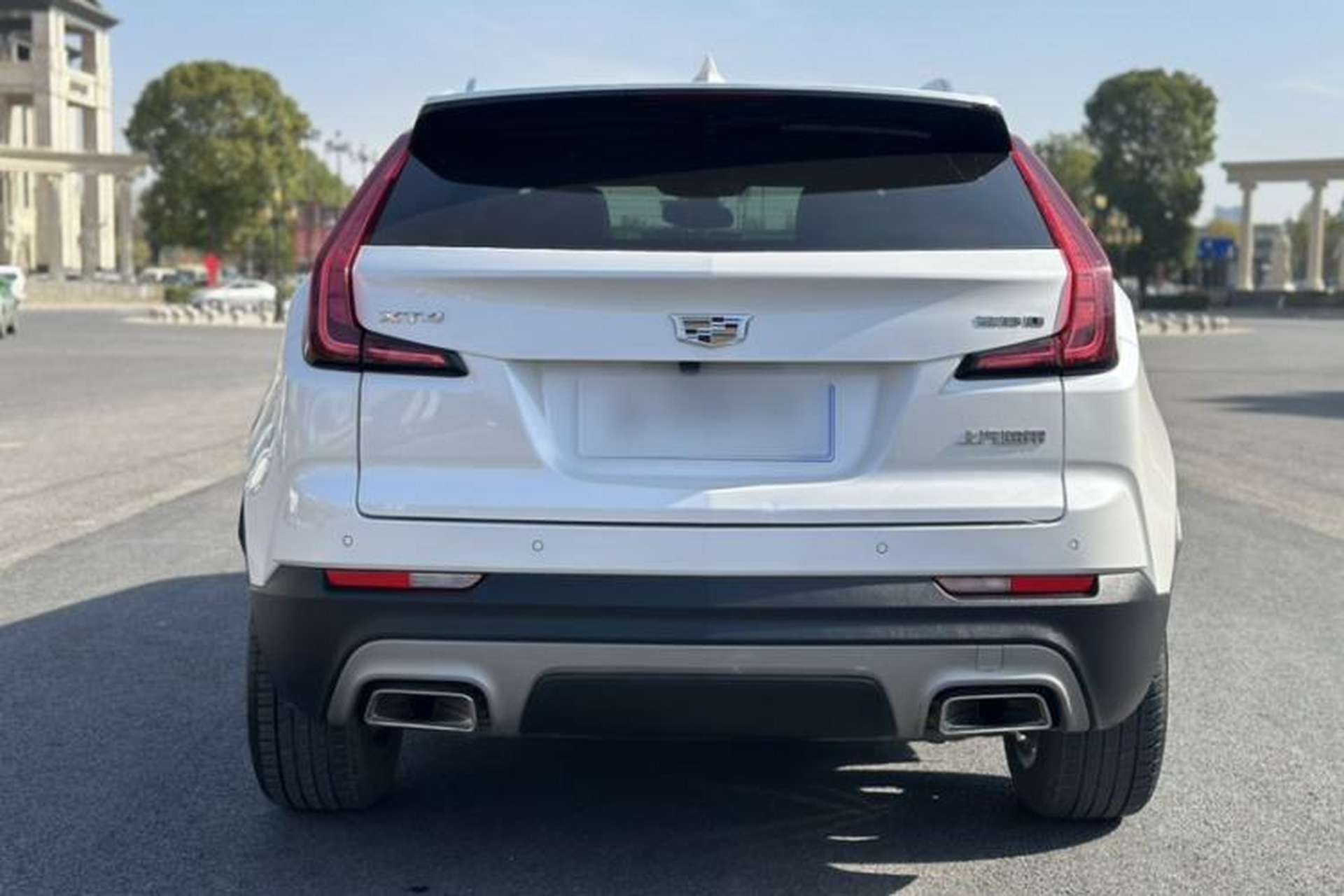 Used Cadillac XT4 2018 28T Two-Wheel-Drive Luxury Model Exterior 6