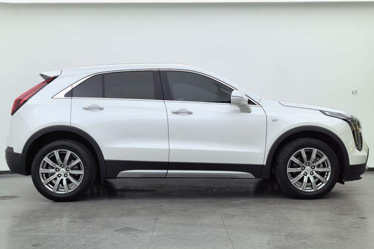 Used Cadillac XT4 2018 28T Two-Wheel-Drive Luxury Model Exterior 7