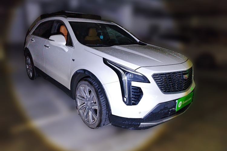 Used Cadillac XT4 2018 28T 4x4 Platinum Edition Front Right 45 Deg