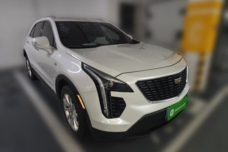 Used Cadillac XT4 2018 28T Two-Wheel Drive Tech Version Front Right 45 Deg