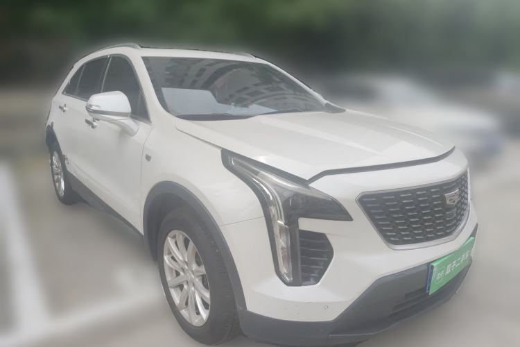 Used Cadillac XT4 2018 28T Two-Wheel Drive Tech Version Front Right 45 Deg