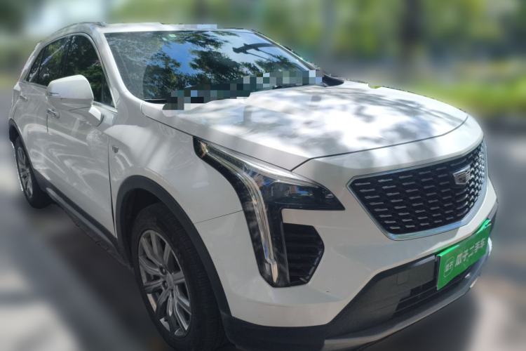 Used Cadillac XT4 2018 28T Two-Wheel-Drive Luxury Model Front Right 45 Deg