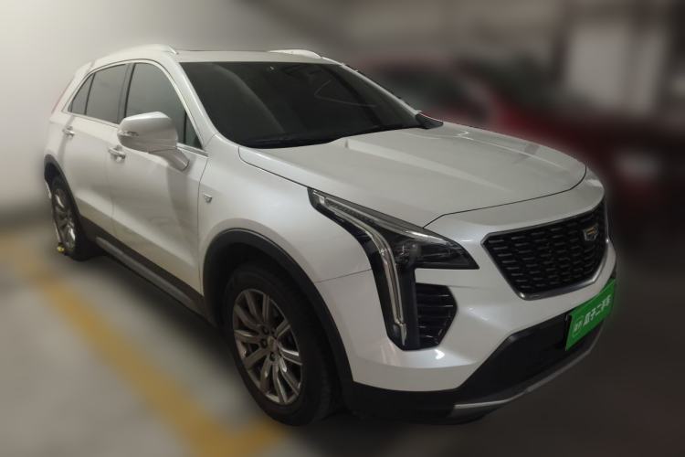 Used Cadillac XT4 2018 28T Two-Wheel-Drive Luxury Model Front Right 45 Deg