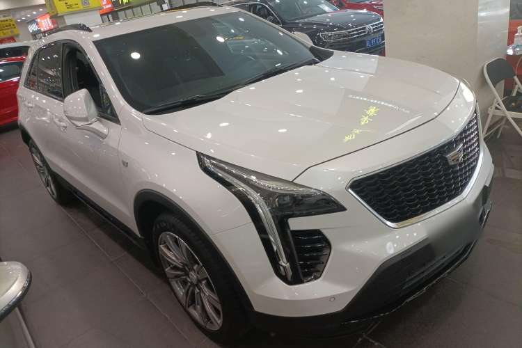 Used Cadillac XT4 2018 28T 4x4 Platinum Sport Edition Front Right 45 Deg
