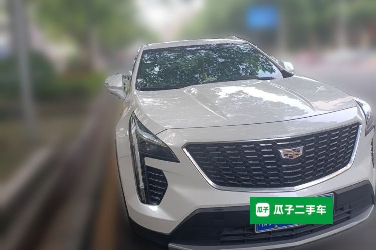 Used Cadillac XT4 2018 28T Two-Wheel-Drive Luxury Model Front Right 45 Deg