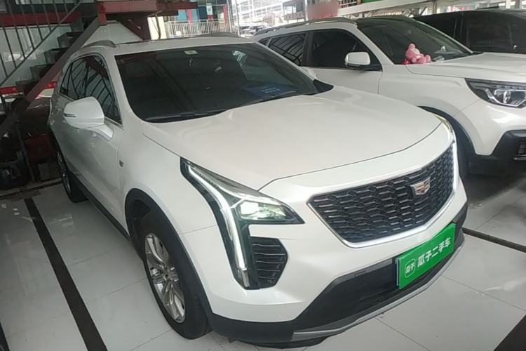 Used Cadillac XT4 2018 28T Two-Wheel Drive Leading Version Front Right 45 Deg