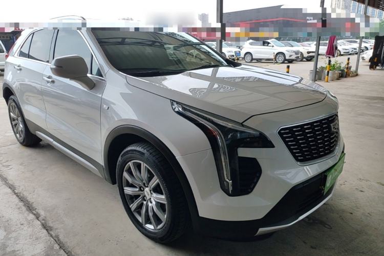 Used Cadillac XT4 2018 28T Two-Wheel-Drive Luxury Model Front Right 45 Deg