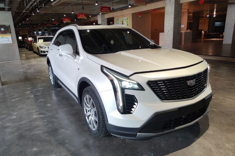 Used Cadillac XT4 2018 28T Two-Wheel Drive Leading Version Front Right 45 Deg