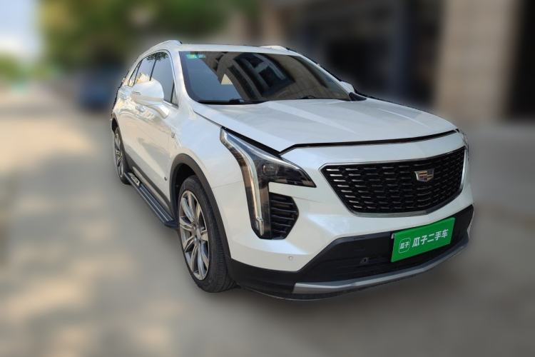 Used Cadillac XT4 2018 28T 4x4 Platinum Edition Front Right 45 Deg