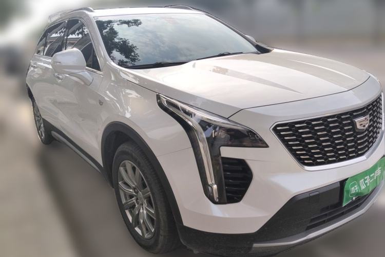 Used Cadillac XT4 2018 28T Two-Wheel Drive Leading Version Front Right 45 Deg