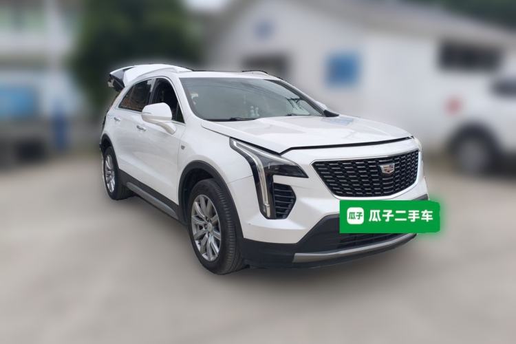 Used Cadillac XT4 2018 28T Two-Wheel-Drive Luxury Model Front Right 45 Deg