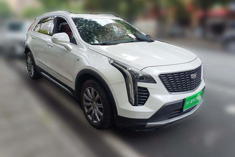 Used Cadillac XT4 2018 28T Two-Wheel-Drive Luxury Model Front Right 45 Deg