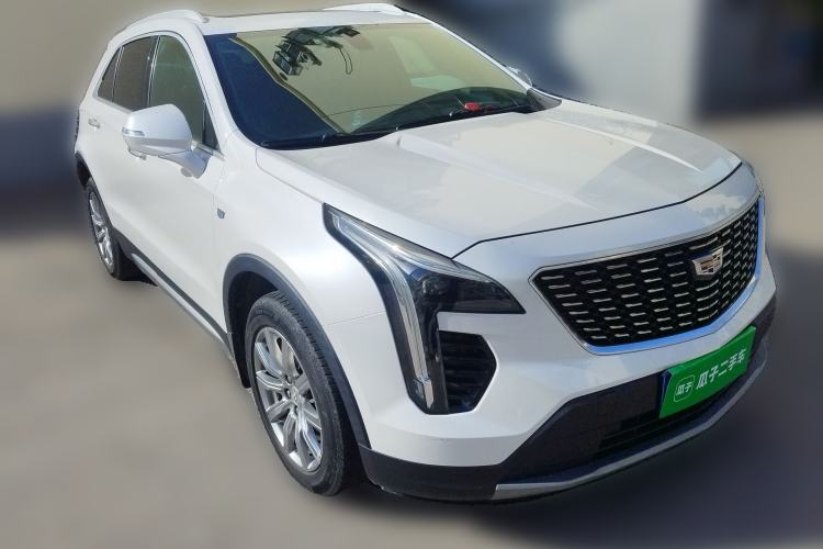 Used Cadillac XT4 2018 28T Two-Wheel-Drive Luxury Model Front Right 45 Deg