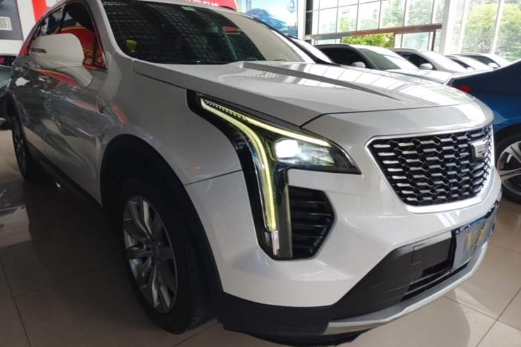 Used Cadillac XT4 2018 28T Two-Wheel Drive Leading Version Front Right 45 Deg